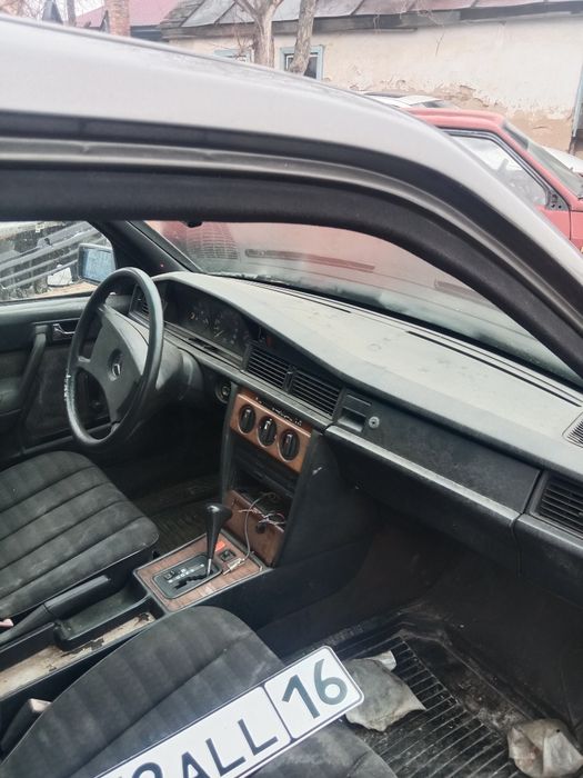 Мерседес 190 седан