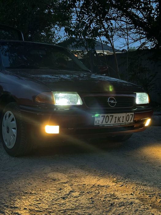 Опель астра в отличном состоянии срочно