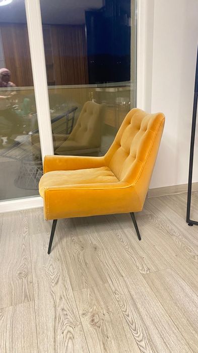 De vânzare  Fotoliu.  Culoare maro muștar