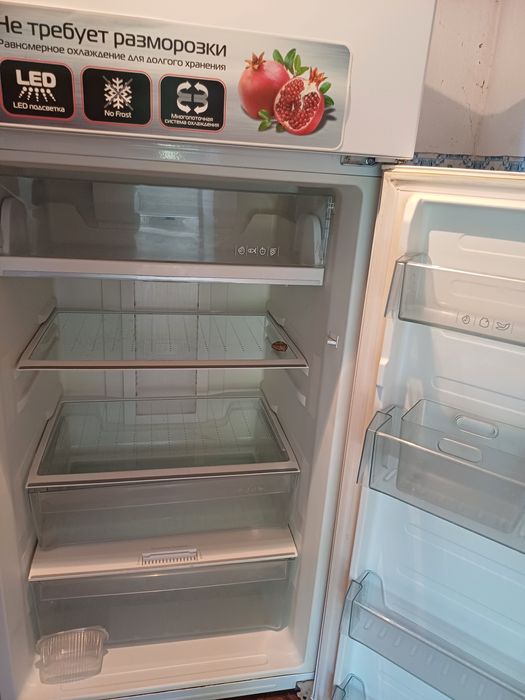 Холодильник Midea  AD-585FWE