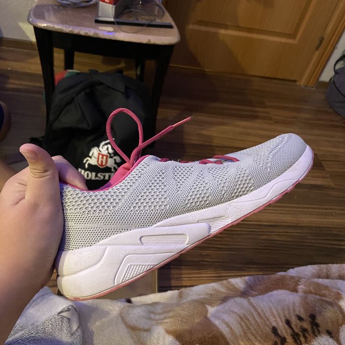 Кроссовки женские