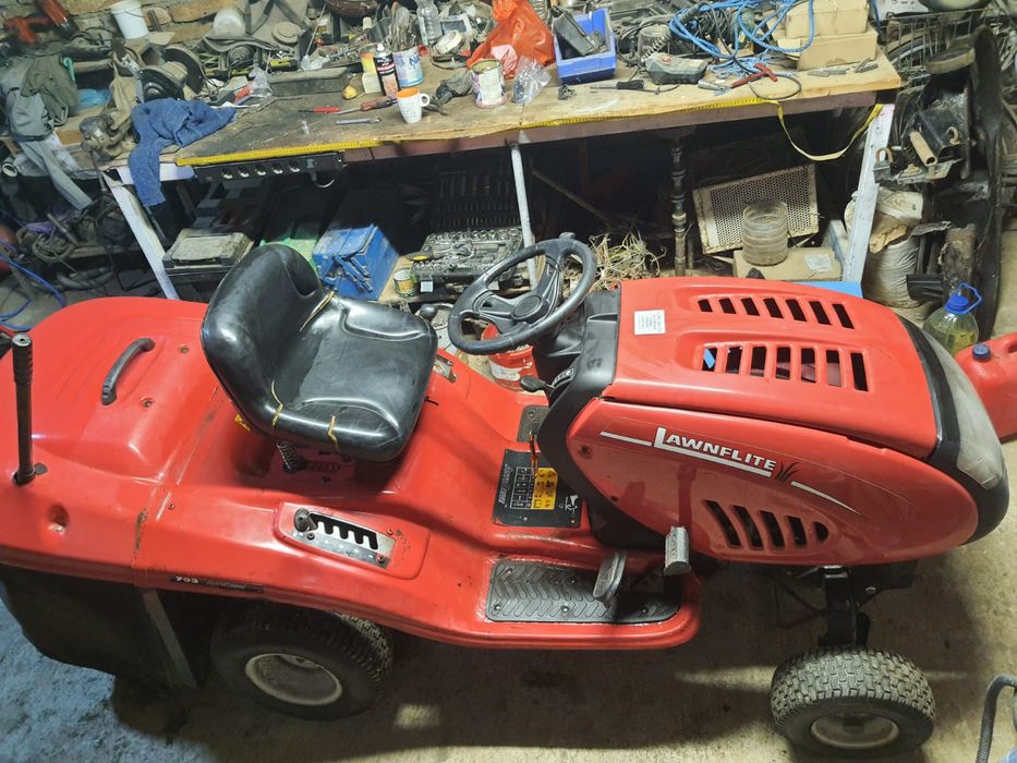 Tractor tuns gazon LAWNFLITE tractoras iarba briggs stratton 18 cai