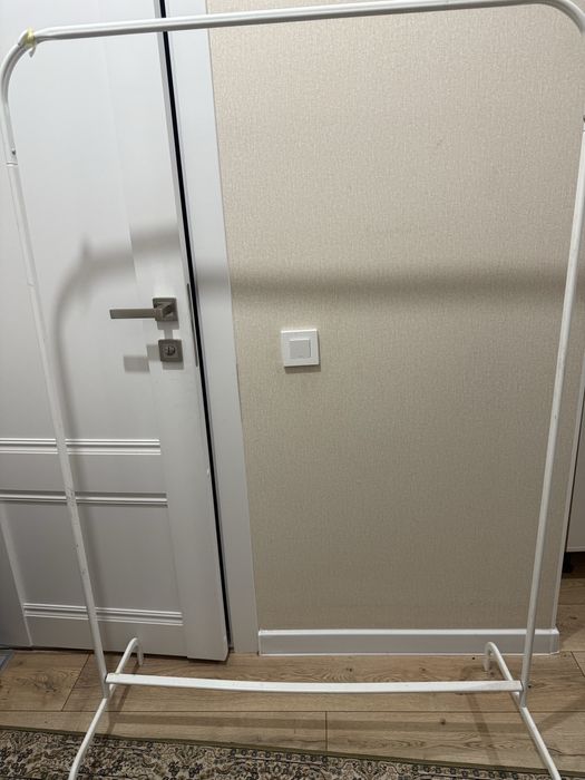 Вешалка напольная белаЯ