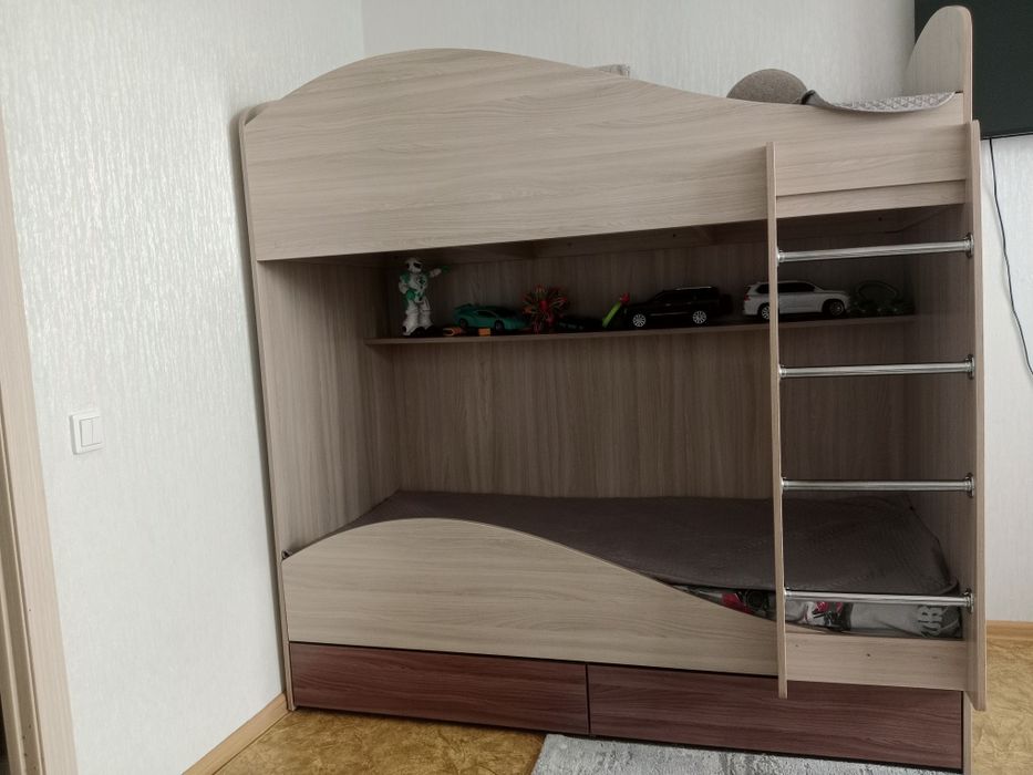 Продам двухъярусную кровать
