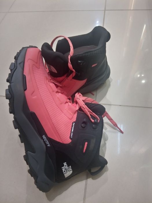 Туристически дамски обувки 37 номер