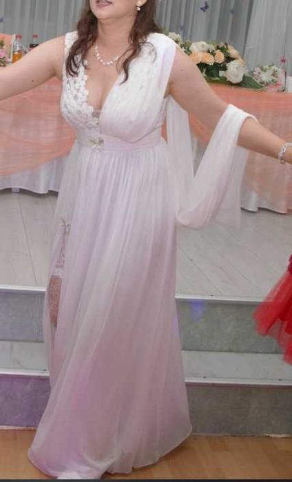 Doua rochii de mireasa