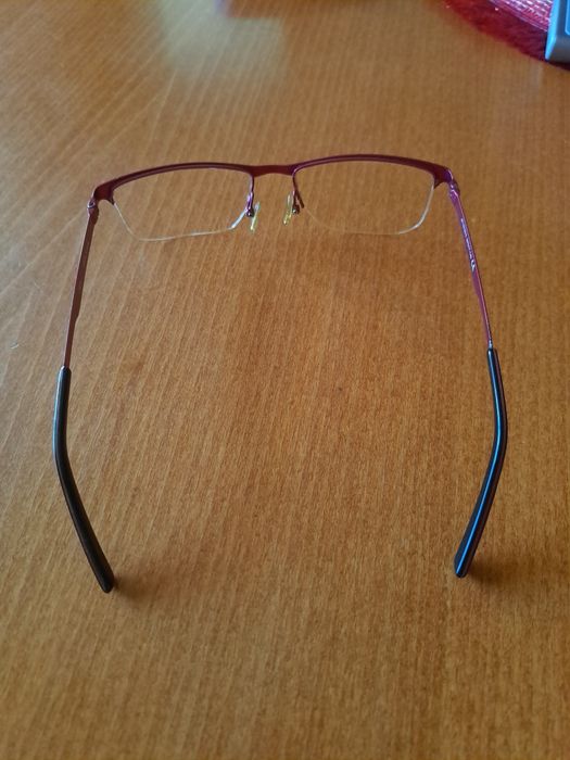 Рамка за очила черно червено