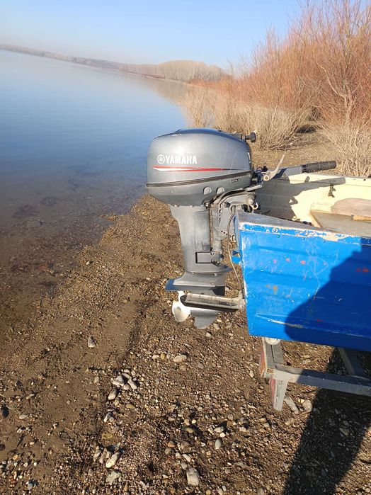 Barca cu motor si sonar