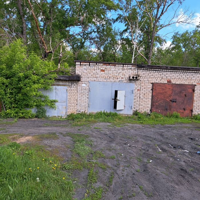 Продам большой гараж