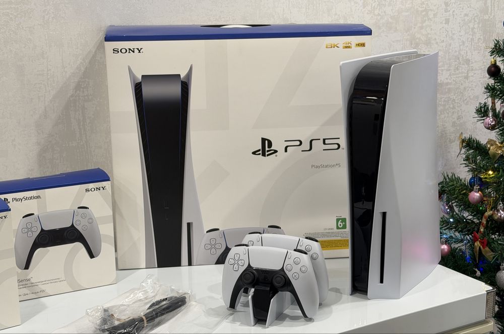 PlayStation 5 + 2 геймпада + игры