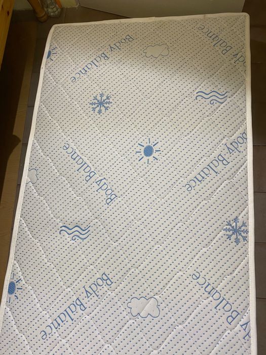 Продавам еднолицев матрак