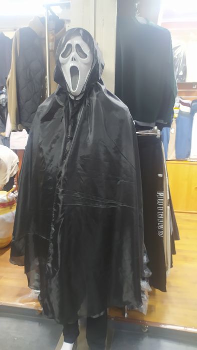 Плащи и маски на Хеллоуин