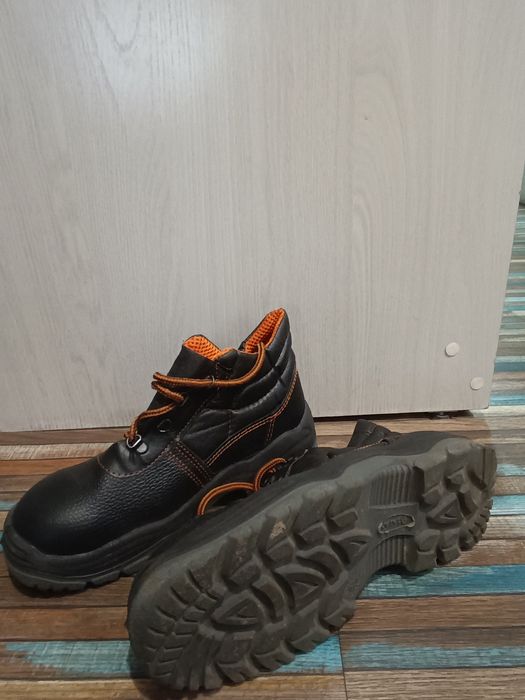 Продам срецобувь, р-р 40-41