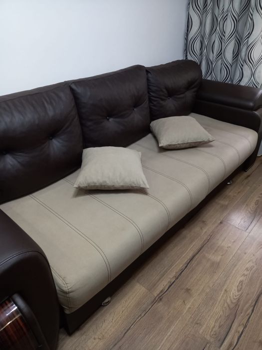 Canapea covor biblioteca