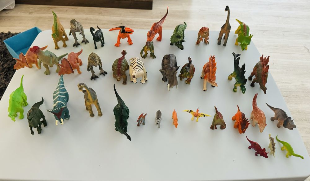 Dinozauri copii medi si mici Pret : 99 lei ( toti 37 buc )