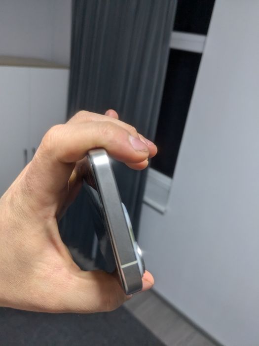 Iphone 15 pro natural titan