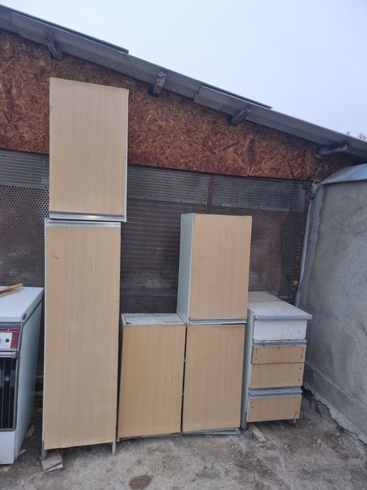 Кухонный гарнитур шкафы.