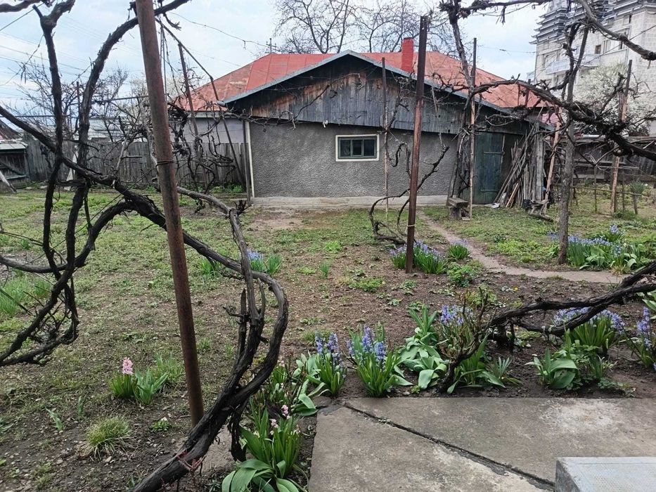 casa de vanzare din caramida in Roznov la iesirea spre P. Neamt
