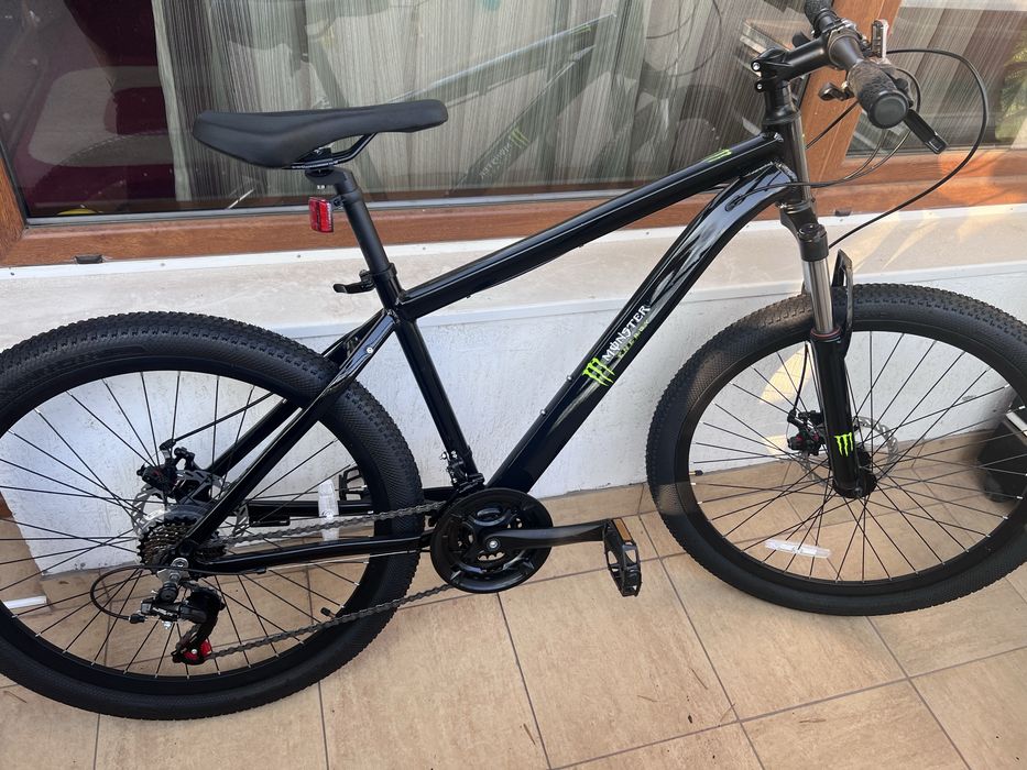 Чисто нов планински велосипед