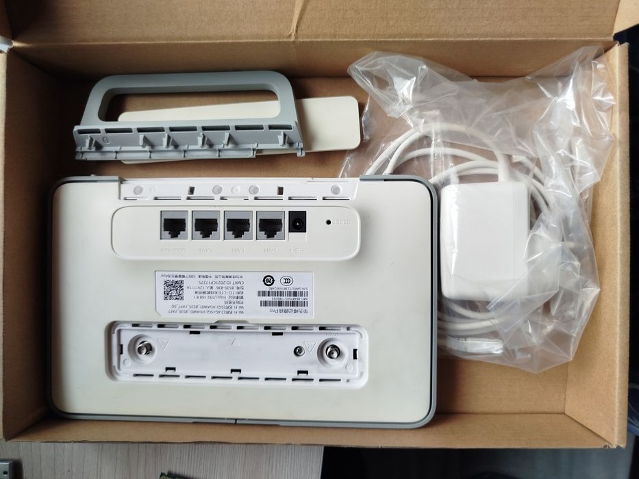 продам роутер Huawei