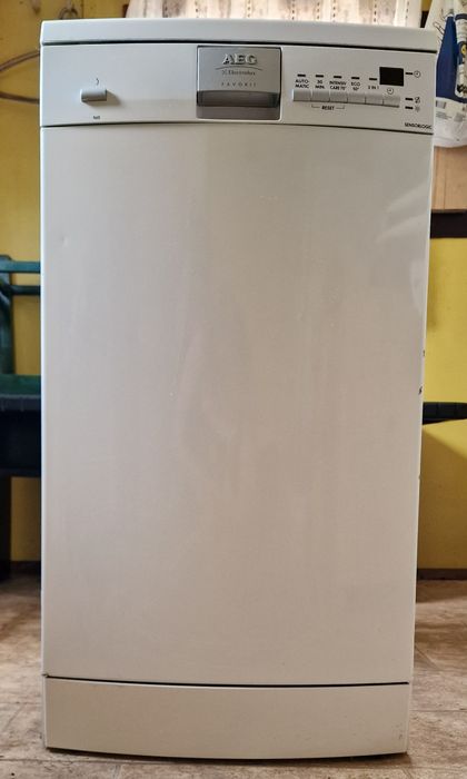 Продавам съдомиялна AEG