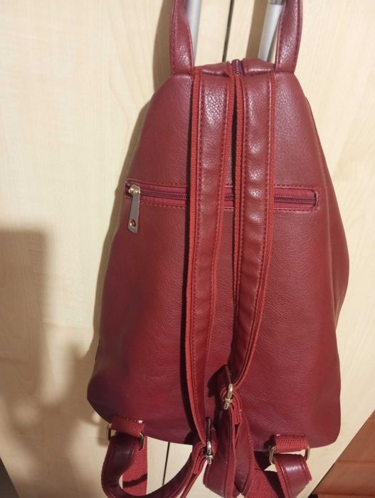 Кожена червена  раница