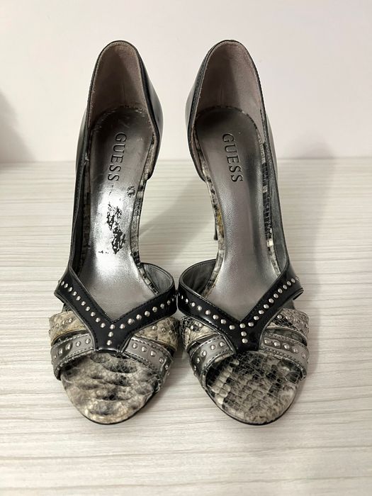 Guess обувки номер 38
