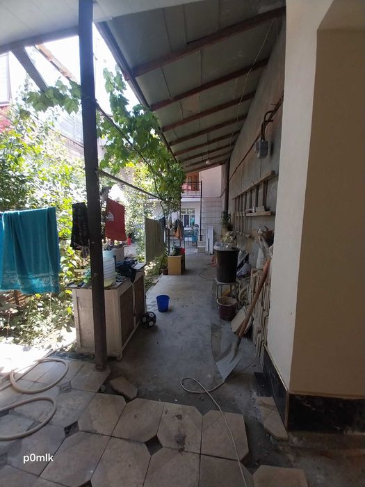 Продаётся дом с  евроремонтом обустроен для на 2 семьи  .