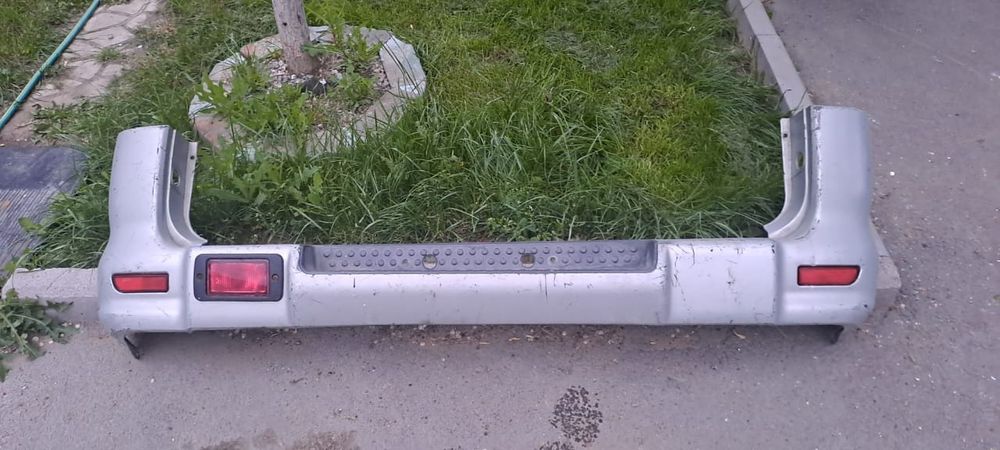 Продам задний бампер на делику