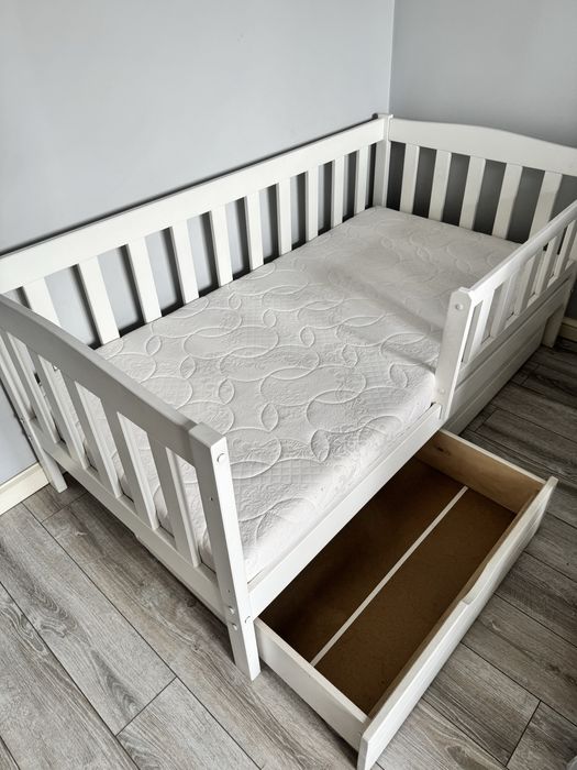 Детская кровать с ящиками