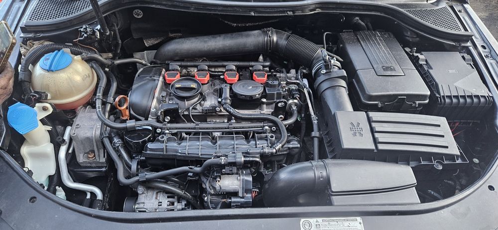 VW Passat CC 2.0 TSI 200 CP Cutie Manuala, DCC, Bi-Xenon, Trapa, Piele