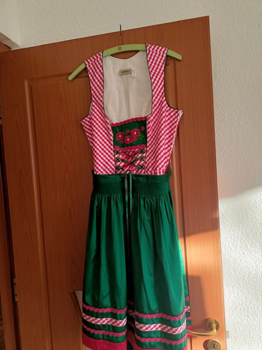 Rochiță tiroleza, dirndl.
