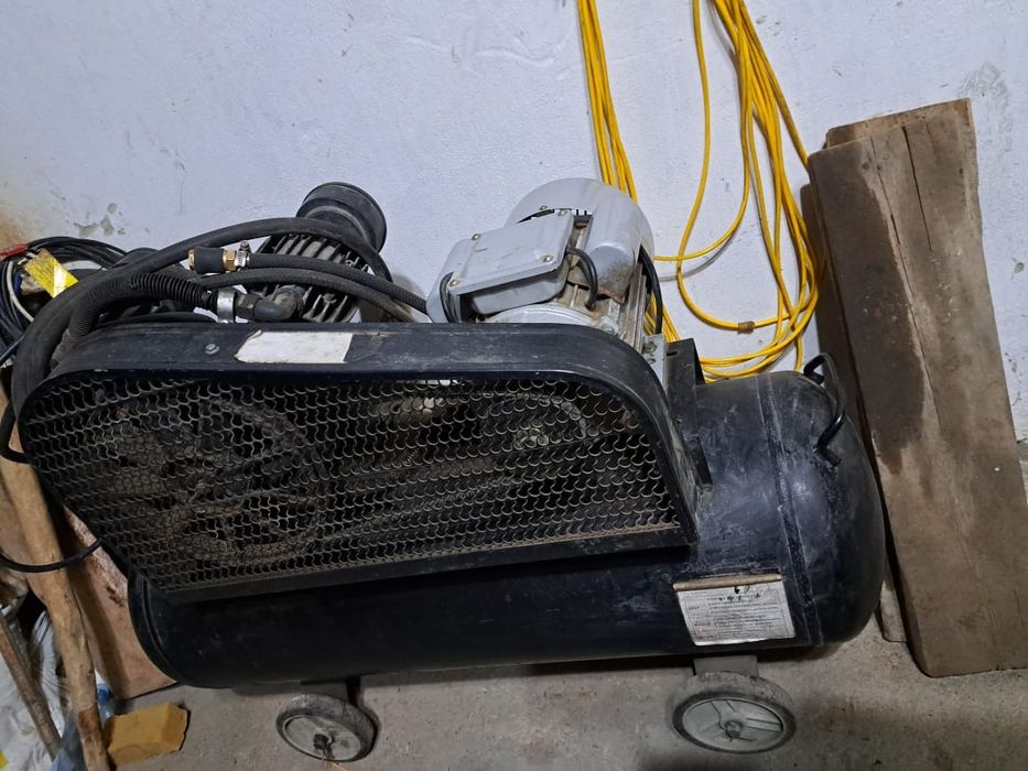 Продам Компрессор в отличном Состоянии