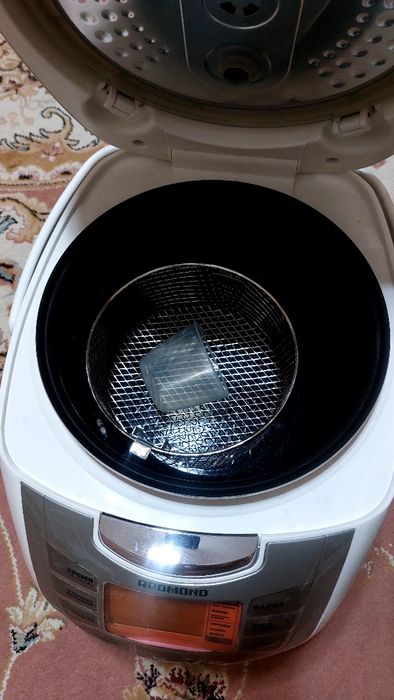Мультиварка Redmond RIKANTO 800W. Отличное состояние. Новый. Ташкент