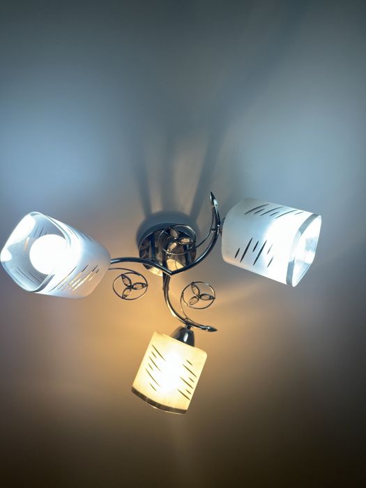 Продам люстру в хорошем состоянии