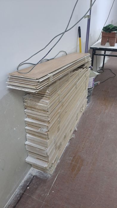 Продам ламинат бу.