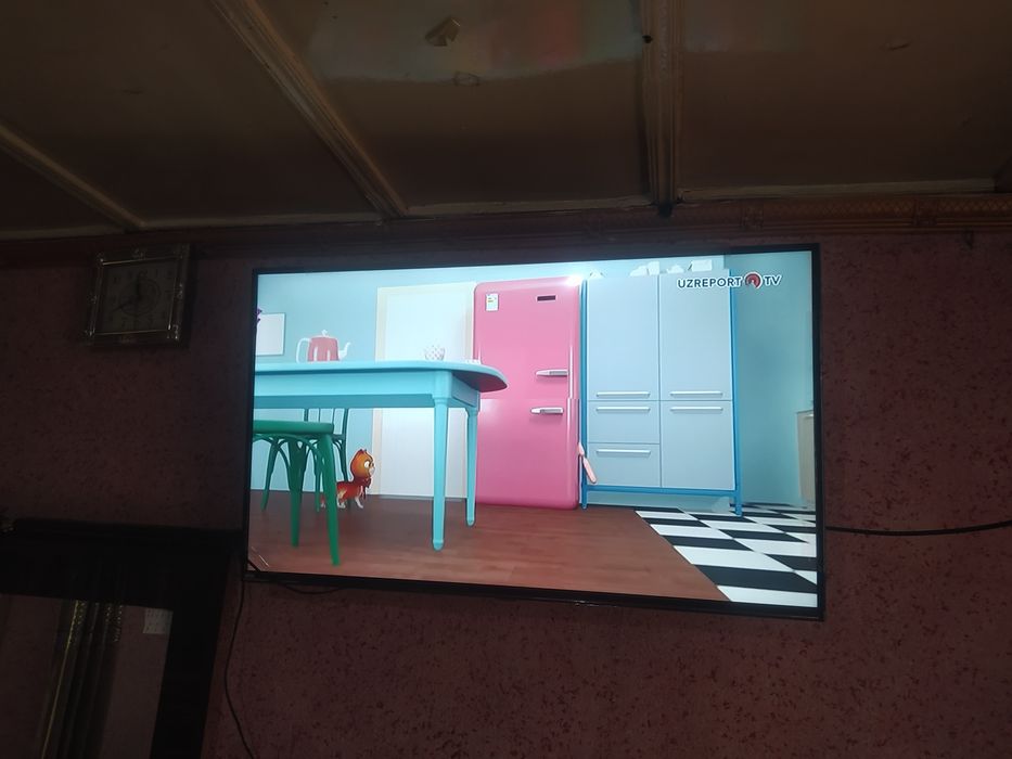 Televizor Artel 43 xolati alo 3 yil garantiyasi bor ishlashi zor.