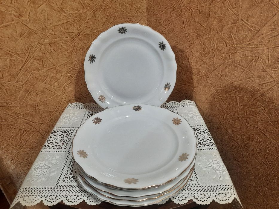 Красивые фарфоровые тарелки для 2х блюд (d-20см), Чехословакия. Безупр