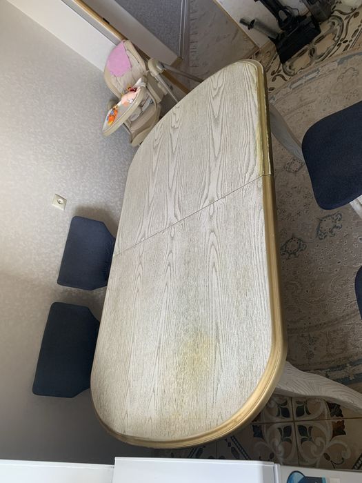 Продается стол с 4 стульями!