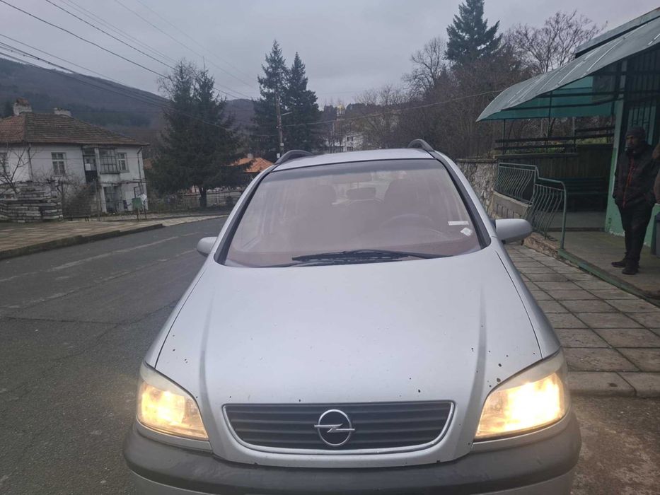 Автомобил Опел Зафира