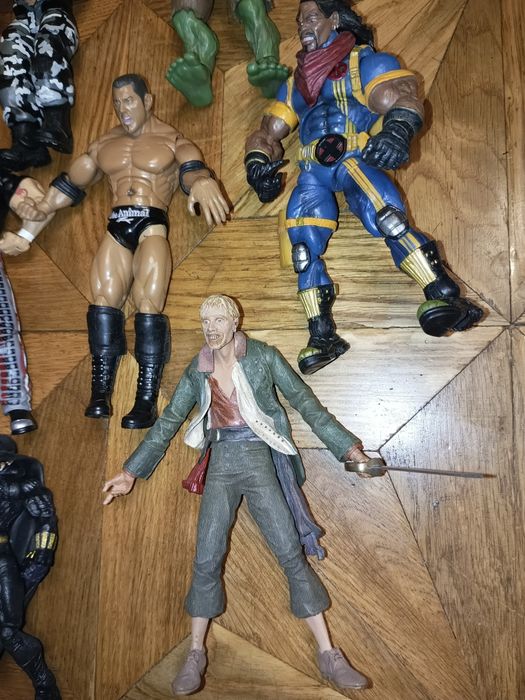 Разные коллекционные фигурки