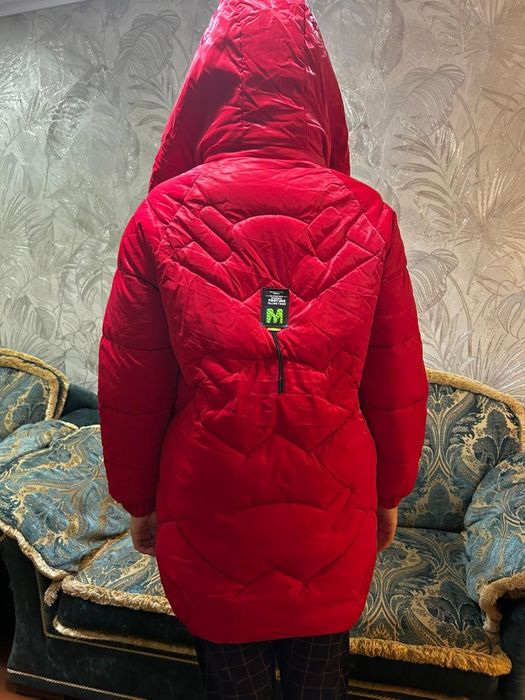 Продам Куртки новые .