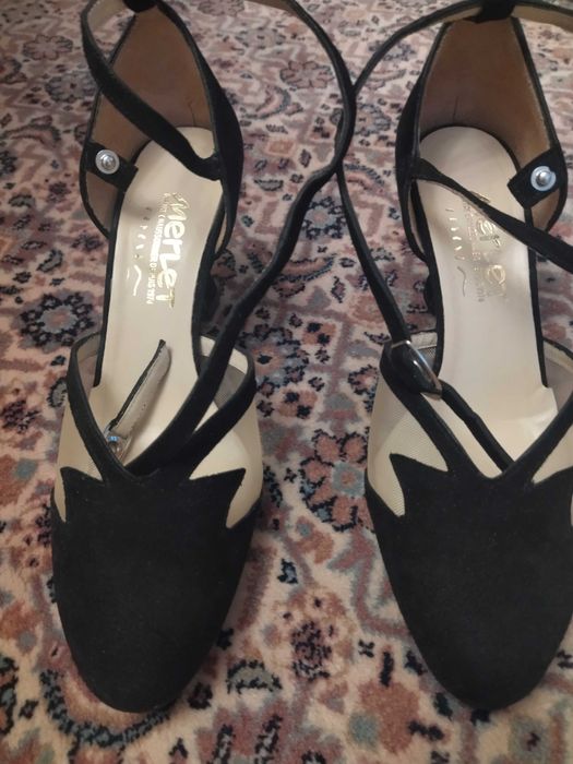 Ботуши Ecco, боти Bata и обувки за танци