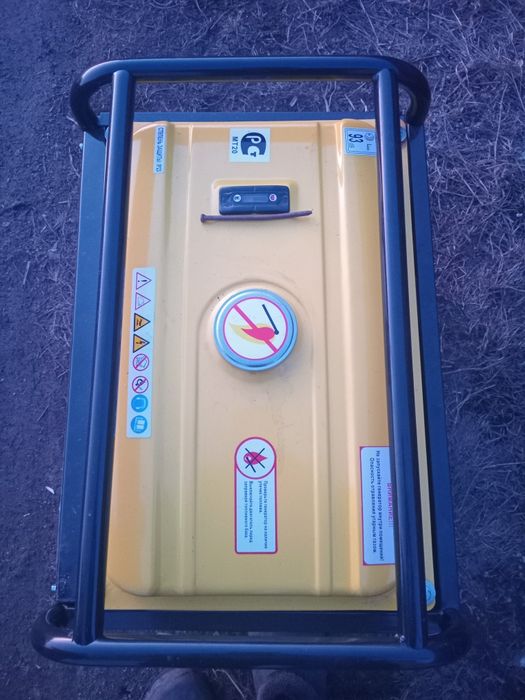 Бензиновый генератор 2500