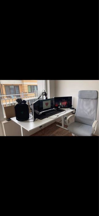 Регулируемо геймърско/офис бюро