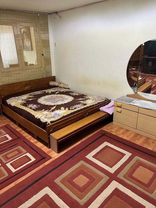 Inchiriez garsoniera la curte