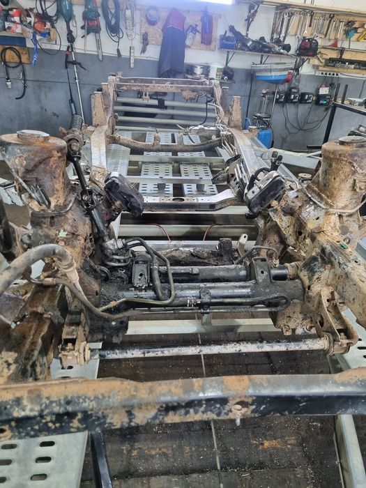 Sasiu Mitsubishi L200 2.5 Diesel - Pick Up Truck (1522)