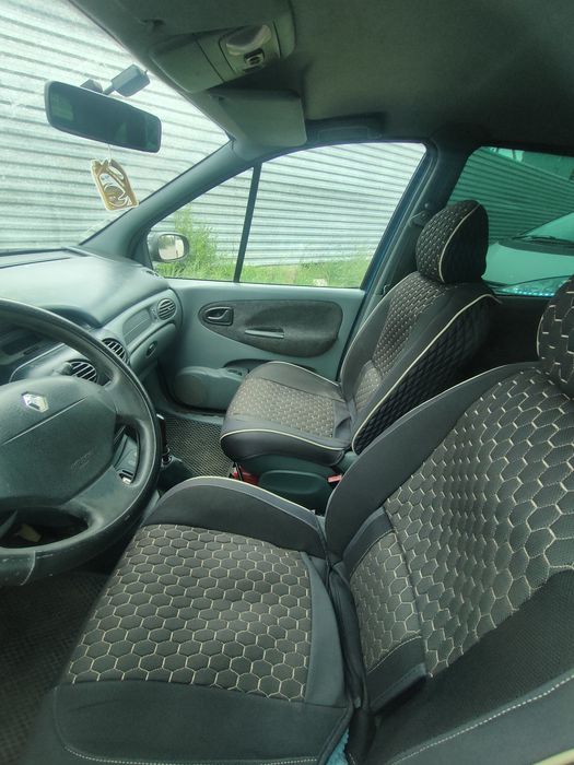 Машина минивэн Renault Scenic