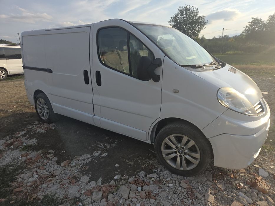 Renault Trafic 2.0 cu 3 locuri anul 2009 115 cp