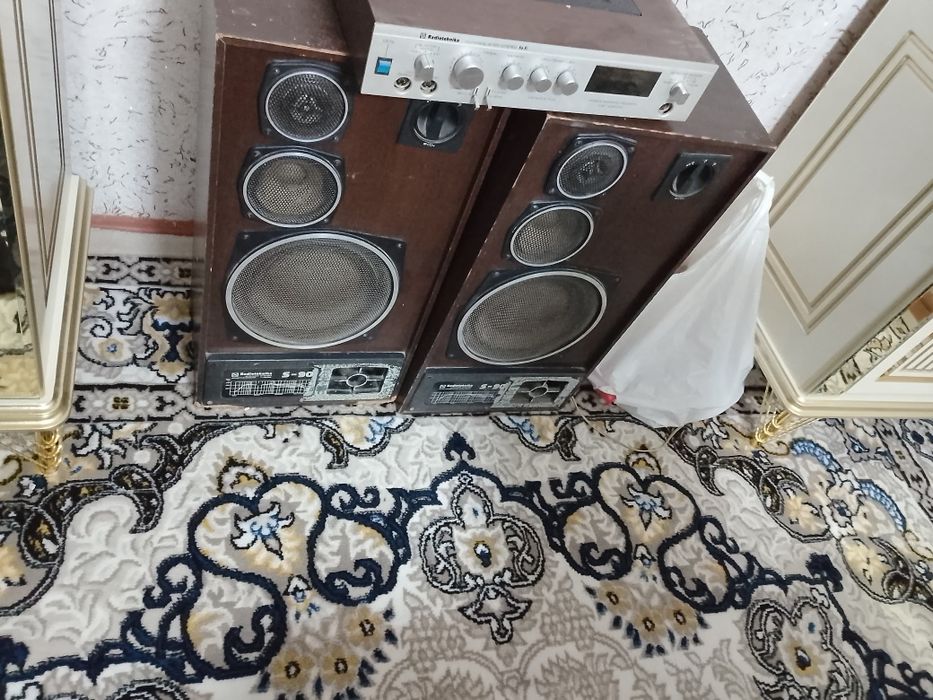 Kalonkalar sotiladi narxi 250 dolir kami bo qoganini telda gaplashamiz